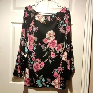 Beautiful dolman sleeve floral top
